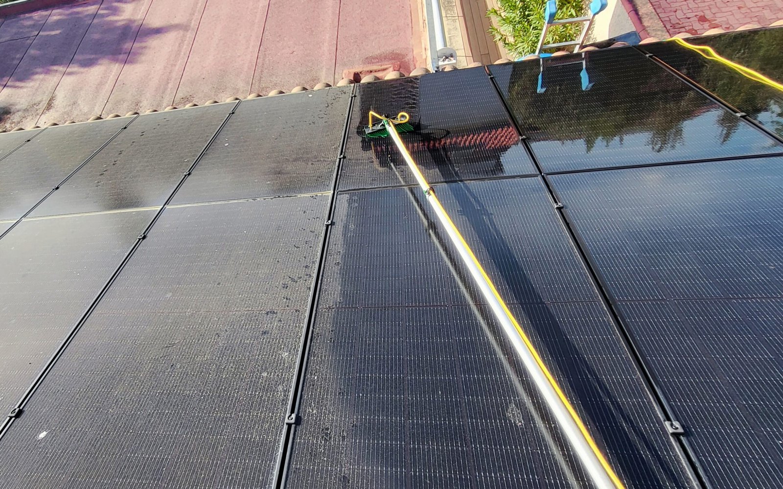 Nettoyage de panneaux solaires à l’eau pure par RAFFCLEAN près de Toulouse